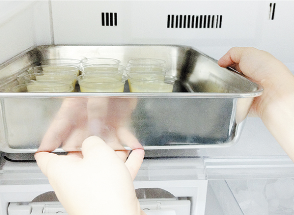 冷凍庫または冷蔵庫で3時間以上冷やし固めます。