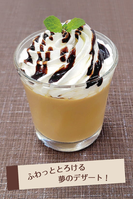 ホイップクリーム×チョコソースがけみるく珈琲プリンの写真。ふわっととろける夢のデザート