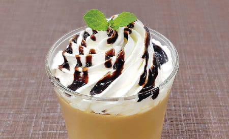 ホイップクリーム×チョコソースがけみるく珈琲プリン